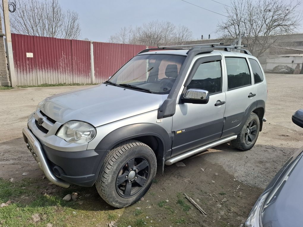 Продается нива Chevrolet 2017 год пробег 243тыс родной