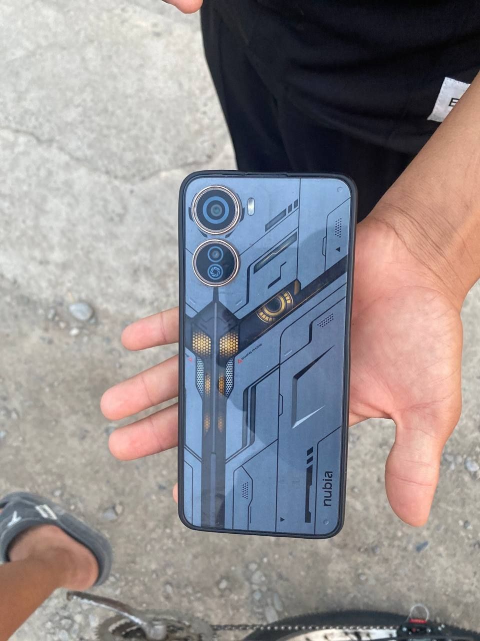 Nubia 5g 256gb..