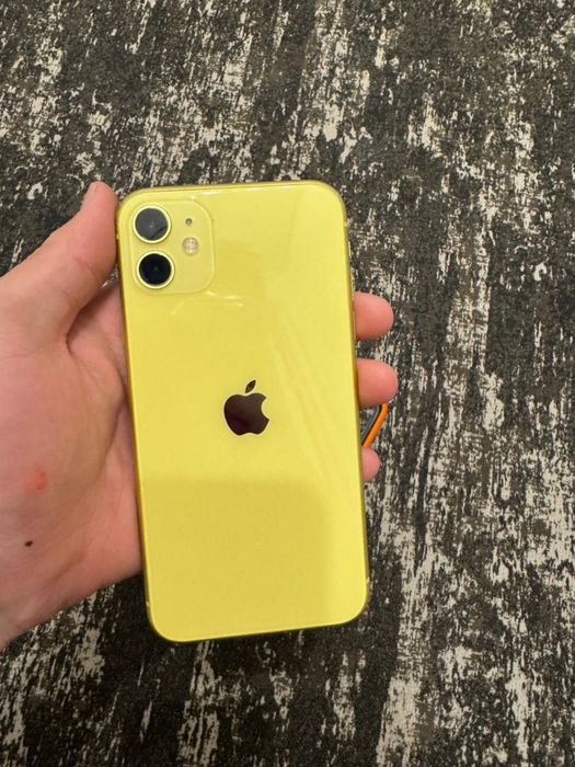 Продаю Айфон 11 желтого цвета + чехол, защитное стекло,зарядка в подар