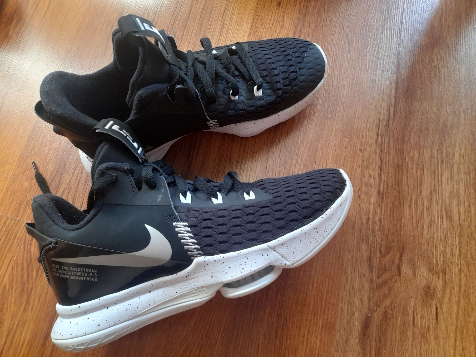 Nike LeBron кецове 43 номер.