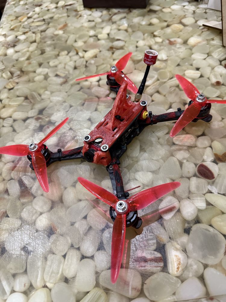 Продам гоночный fpv дрон 5’’.