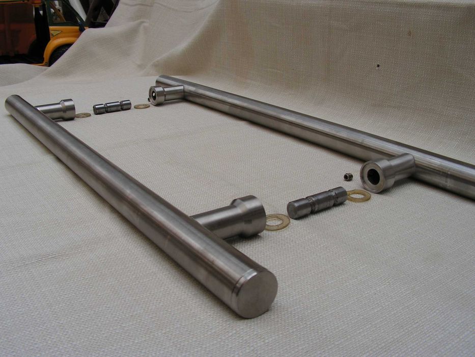 Двустранна дръжка за бутане – дърпане на стъклена или плътна врата.