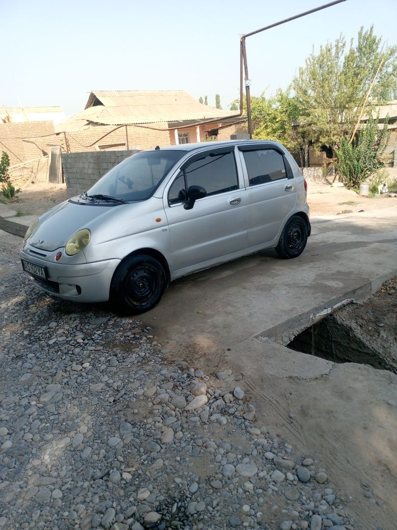 Mashina yaxshi xolatda minishga tayyor motor hadavoy aybi yoq