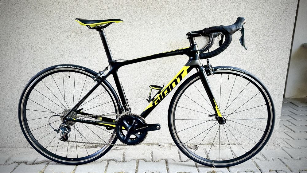 Шосеен карбонов велоспиед Ginat TCR Advance