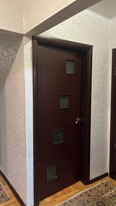 Продам б/у межкомнатные двери. 3шт-80р. 3шт -60р общий 6 шт .