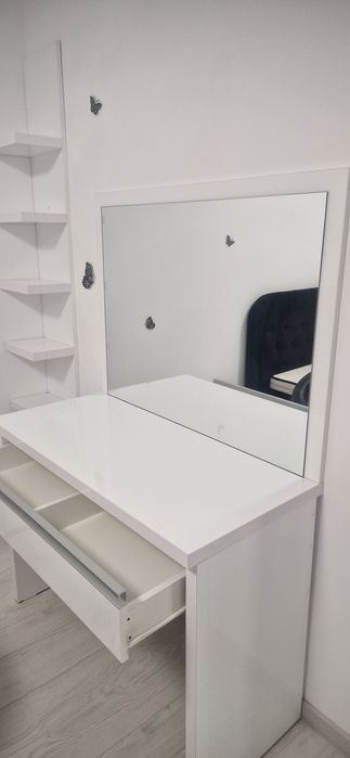 Noptiere si comoda machiaj / masa toaleta cu oglinda