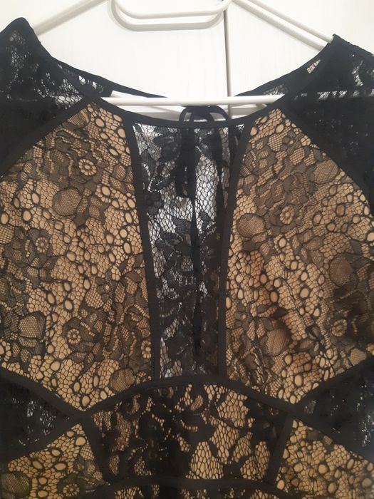 Rochie de seara/ocazie din dantela, cu spatele gol si maneci lungi