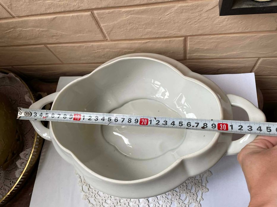 Красив голям и стар български супник на Изида с рисувани шипки