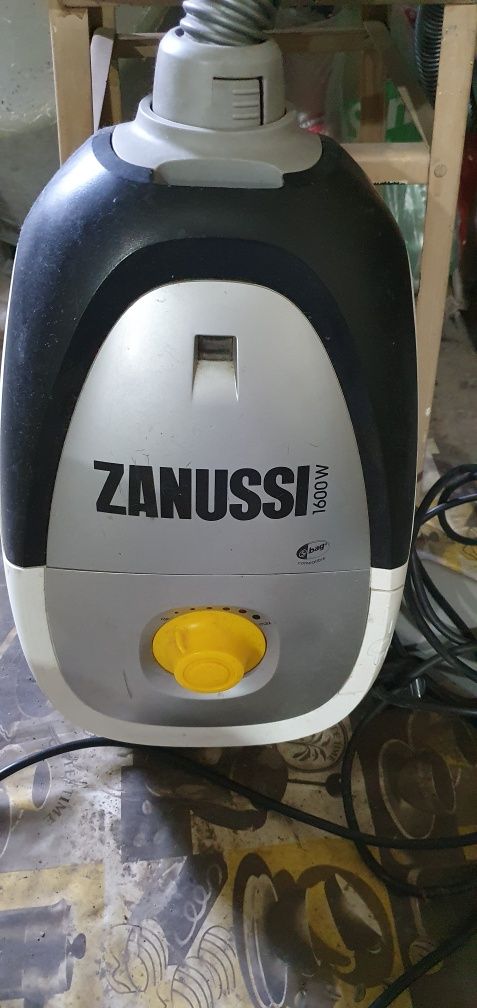 Пылесос ZANUSSI продаётся.