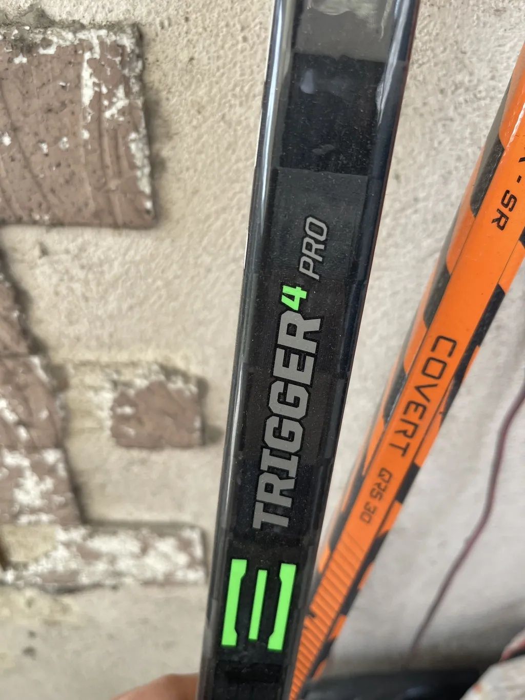 Продается хоккейная клюшка 
TRIGGER 4pro  CCM
Правый хват 

Б/ушная кл