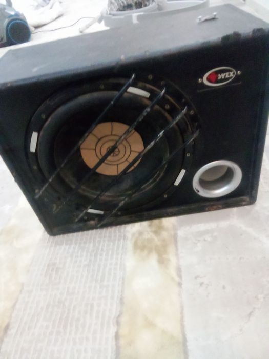 Сабвуфер  в хорошем состоянии