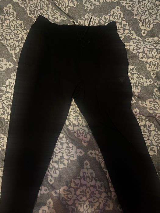 Pantaloni guess aprp noi(rsp doar la msj pe nr)