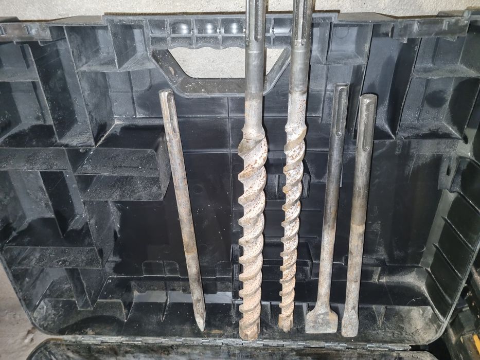 Ciocan rotopercutor dewalt d25614 an 2022 la cutie + accesorii