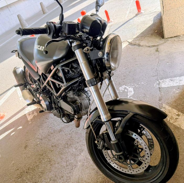 Motocicleta Ducati Monster 695