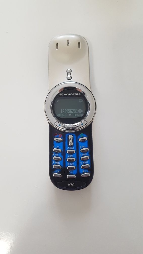 Продавам Motorola V70