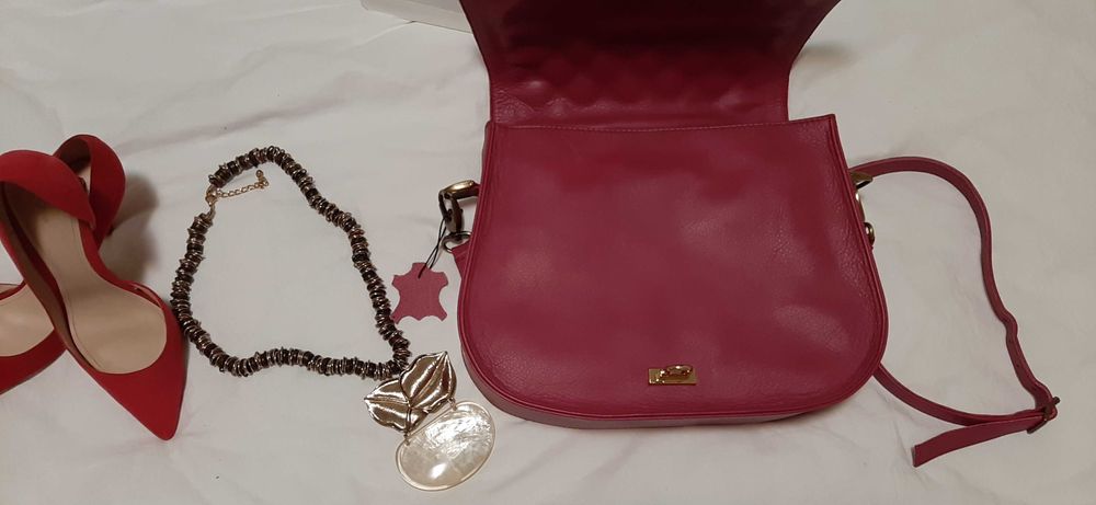 Geanta piele roz medie 190 RON