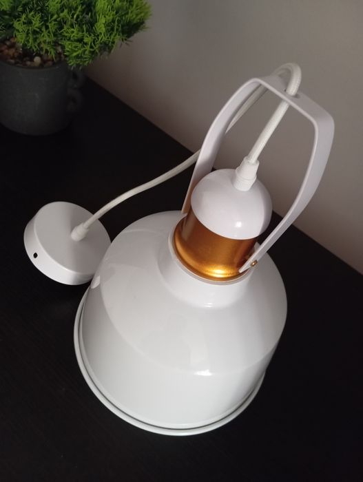 Corp suspendat pentru iluminat