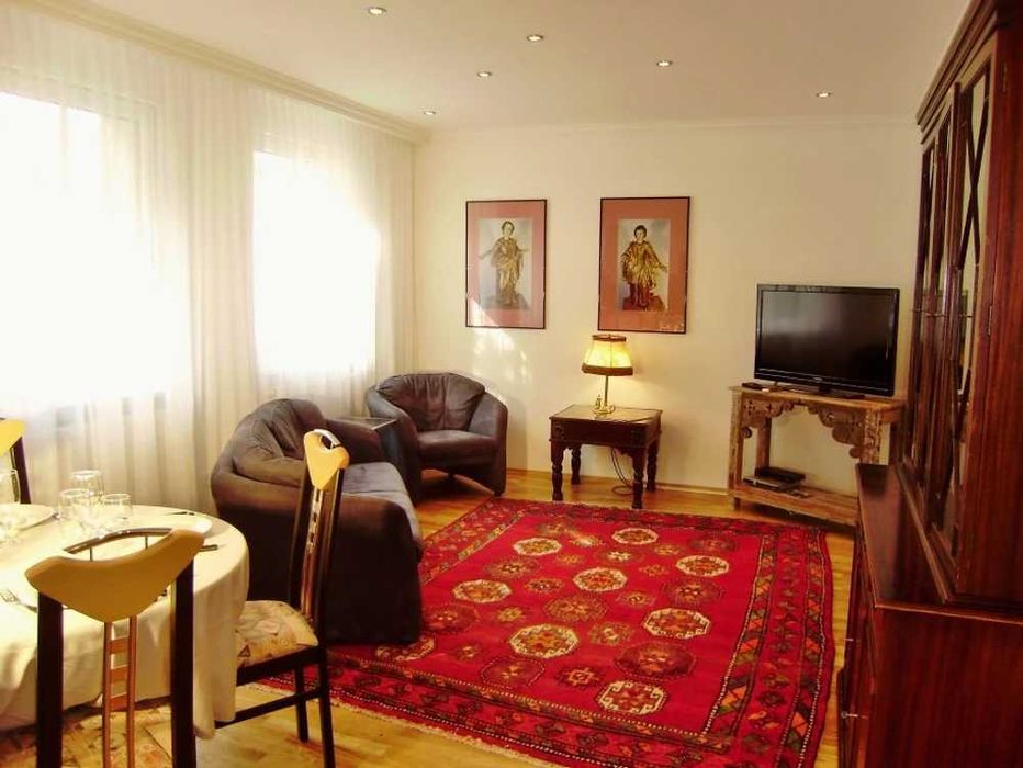 Дава се под наем Двустаен апартамент в София, Център - 55 кв.м за 382.5 € - Снимка #3