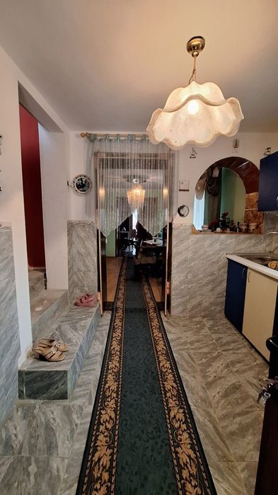 Casa de vânzare costruita din caramida.