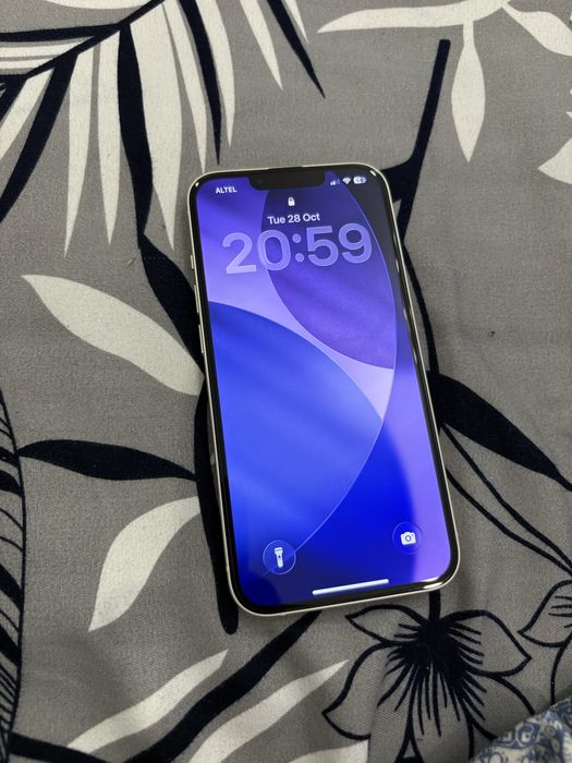 Продам iphone 13