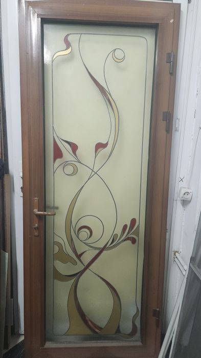 Ușă PVC imitație lemn cu sticlă decorativă sablată – 207x83 cm, stare