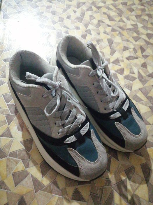 Продам кроссовки "Sharks"