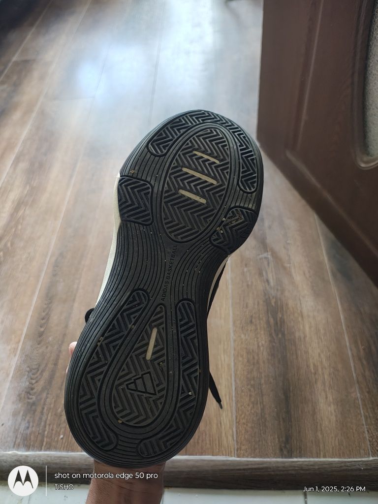 Продавам мъжки маратонки Adidas