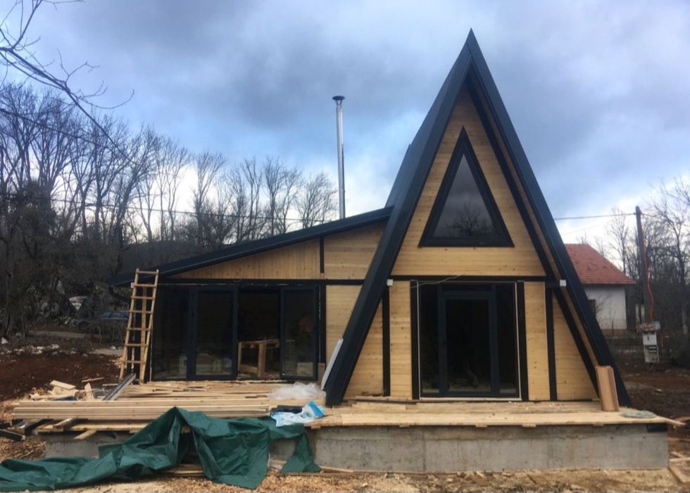 Vând cabane tip A și case cu mansarda