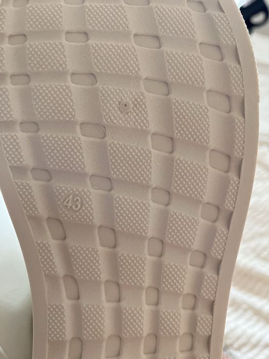 Pantofi sport diferite marimi