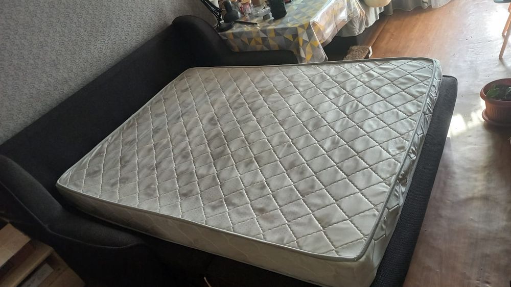 Продам матрас б/у в отличном состоянии