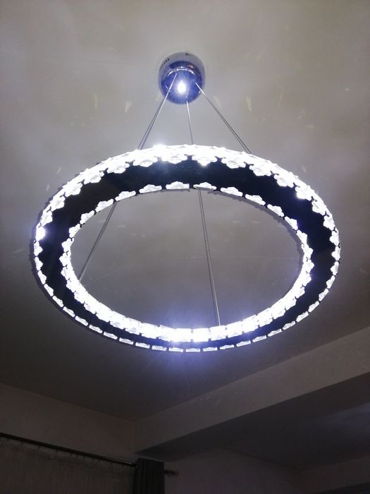 Vând 3 Lustre Led cu Pietre din Sticlă