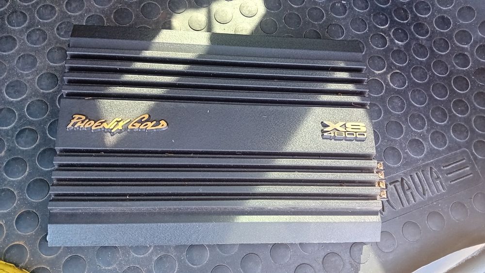 Vând amplificator auto