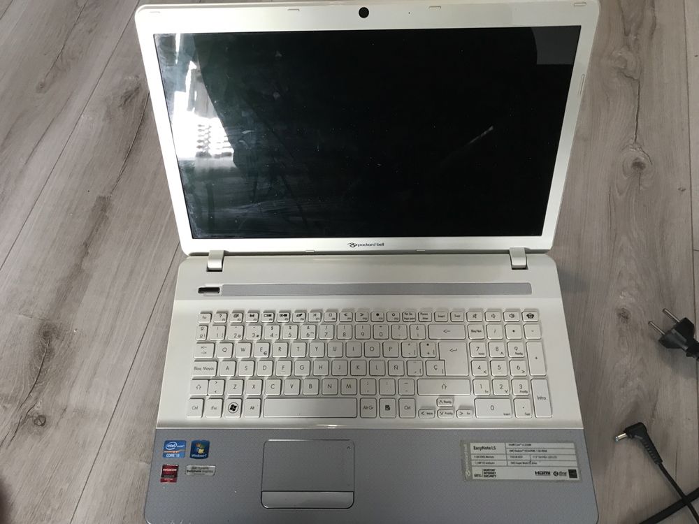 Лаптоп Packard Bell на части