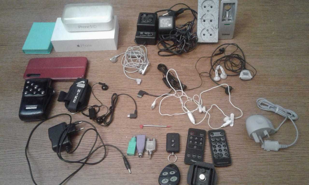 Наушники и зарядки для кнопочных телефонов и другое