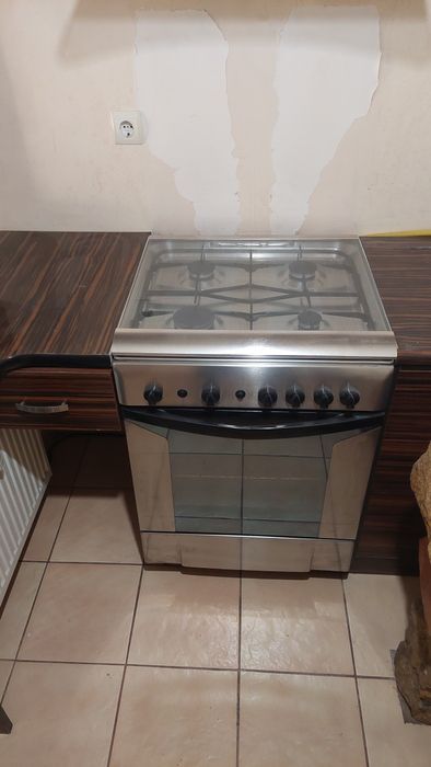 Vând Aragaz  aproape nou -  Zona GARA DE Nord