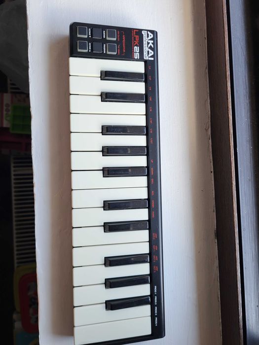 AKAI LPK25 mk1 controller