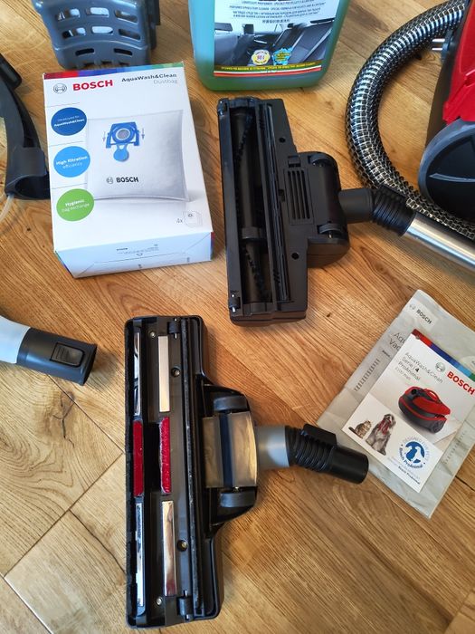 Aspirator cu spălare Bosch BWD421PET – stare excelentă, folosit foarte