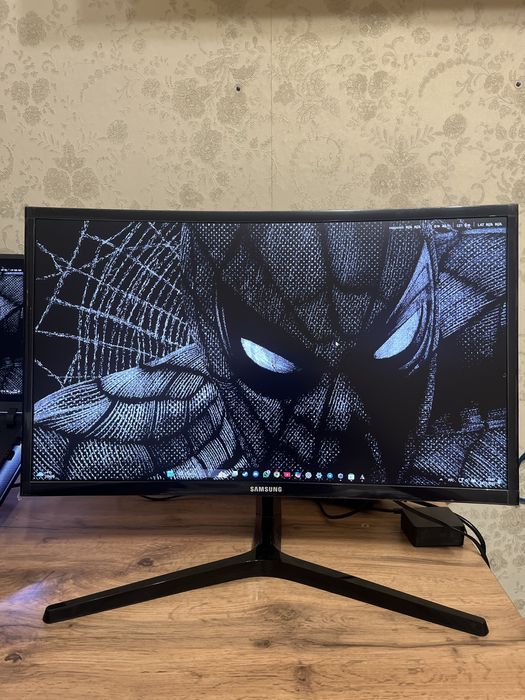 Монитор Samsung LC24RG50FQIXCI