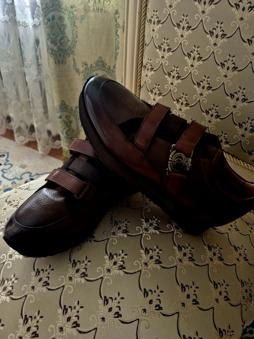 Обувь кожаннная, кроссовки