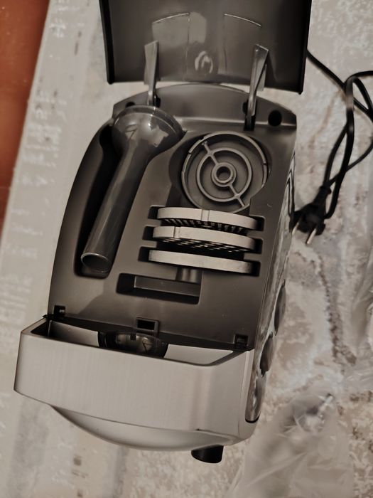 Срочно продам мясорубку-овощерезку электрическую