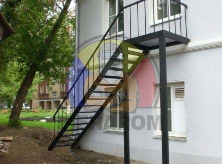 Scari interior ,balustrada fier,balcoane,trepte lemn,porti,jaluzele