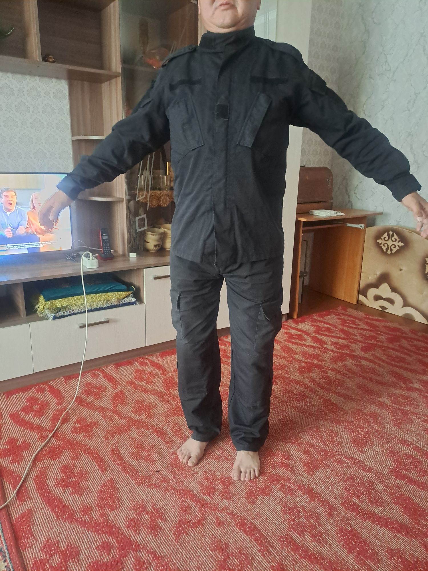 Продам чёрную форму с кепкой