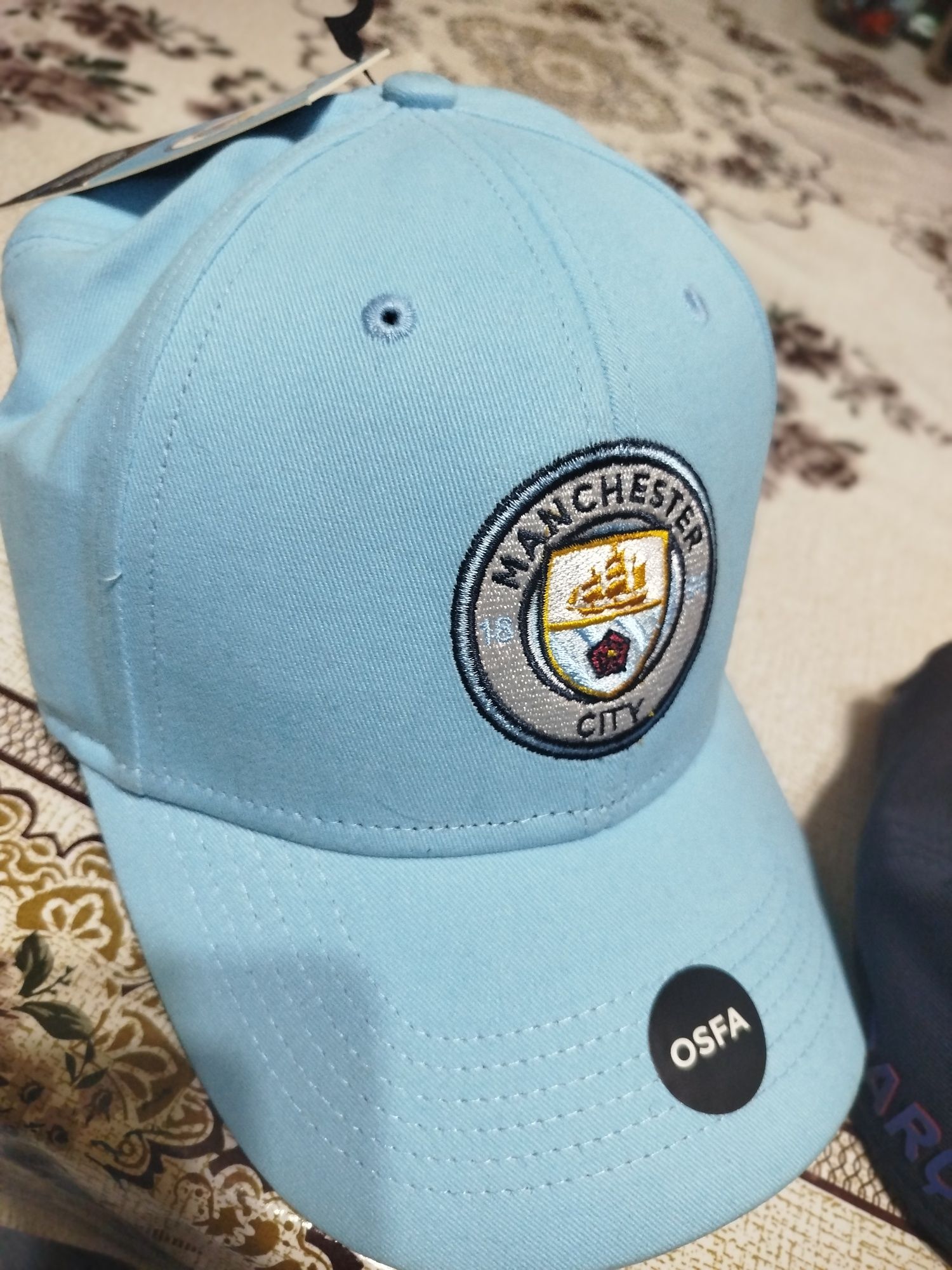 Продаются бейсболки Manchester city. Barcelona. Оригинал