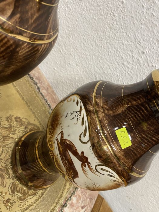 Чифт белгийски вази от порцелан ловен мотив