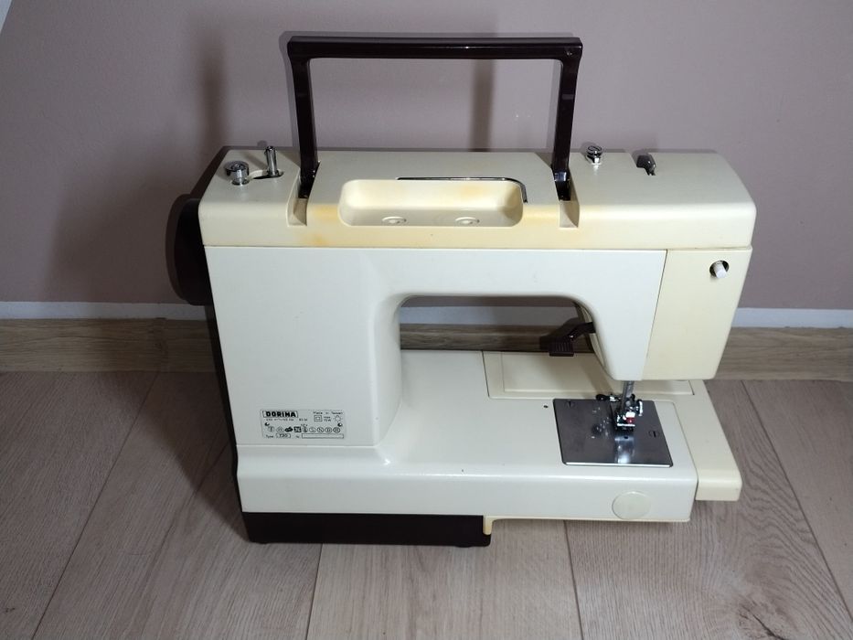Mașina de cusut Pfaff 521