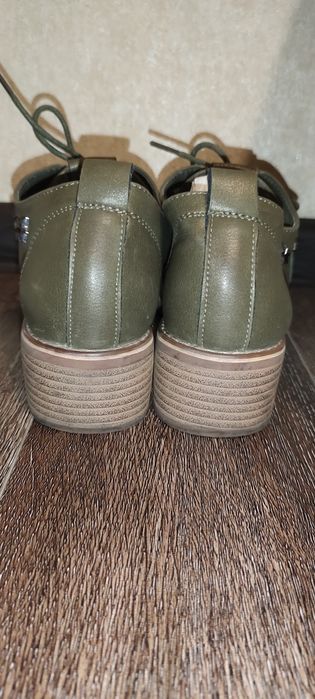 Ботинки зелёные женские