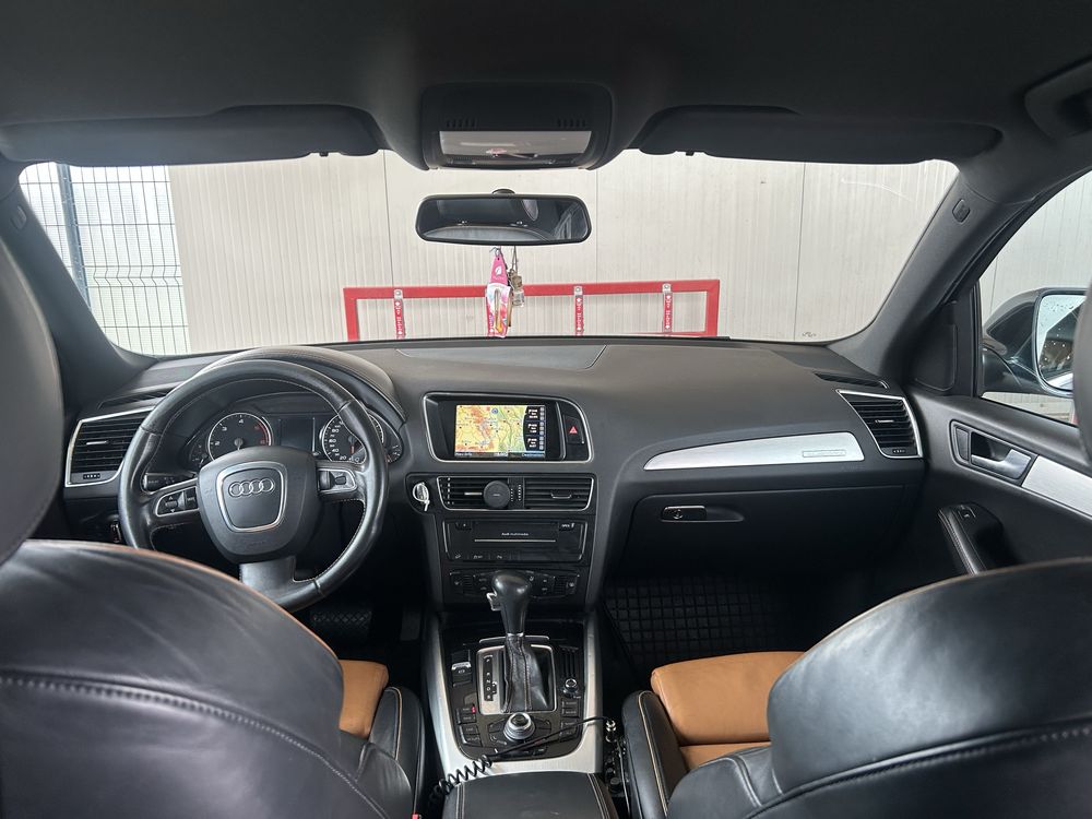 Vând Audi Q5 2011