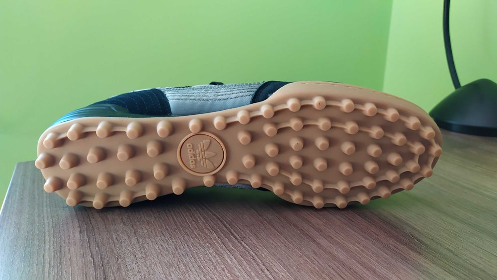 Нови футболни обувки Adidas