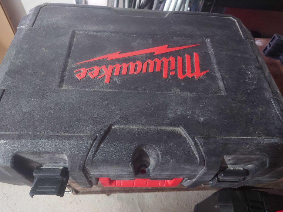 Куфар Milwaukee от лазерен нивелир