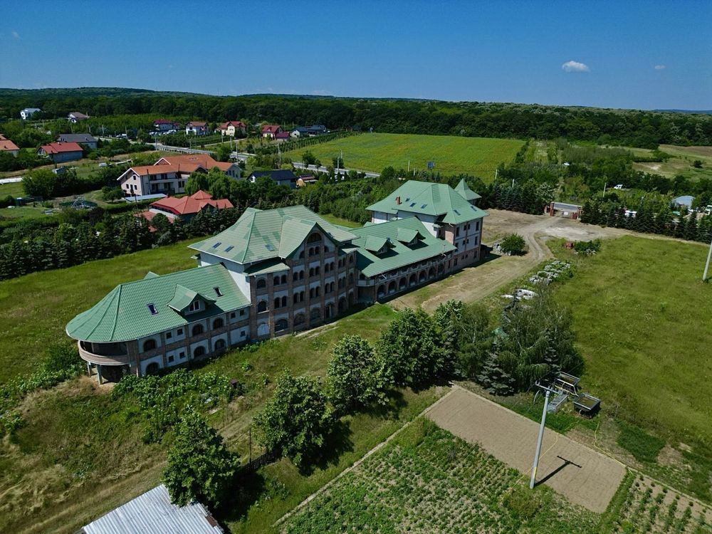 Cladire deosebita 4.700 MP + 35.000 MP TEREN HOTEL / AZIL / CLINICA